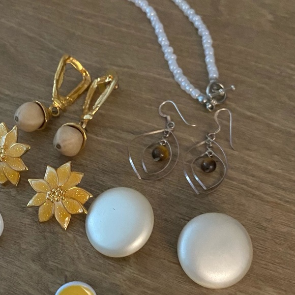 Vintage Jewelry Lot - Picture 4 of 10